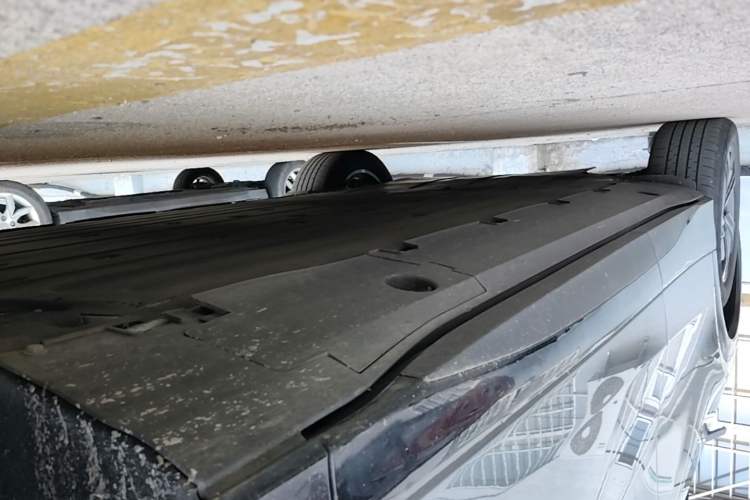 Used XPeng G6 2023 755 Ultra-Long Range Pro Right Side Sill