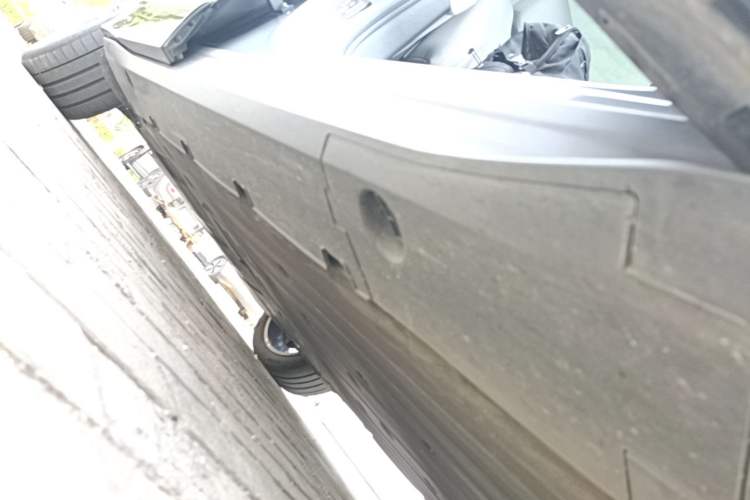 Used XPeng G6 2023 580 Long-Range Pro Right Side Sill