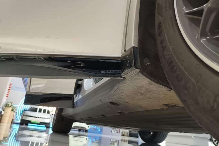 Used XPeng G6 2023 580 Long-Range Max Right Side Sill