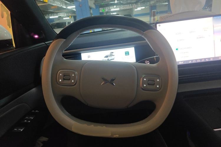 Used XPeng G6 2023 755 Ultra-Long Range Max Steering Wheel