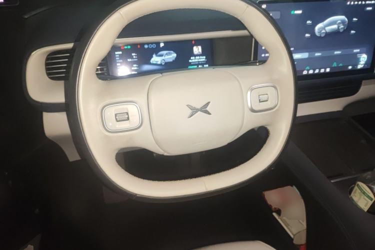 Used XPeng G6 2023 755 Ultra-Long Range Max Steering Wheel