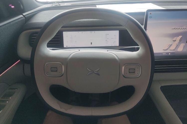 Used XPeng G6 2023 755 Ultra-Long Range Max Steering Wheel