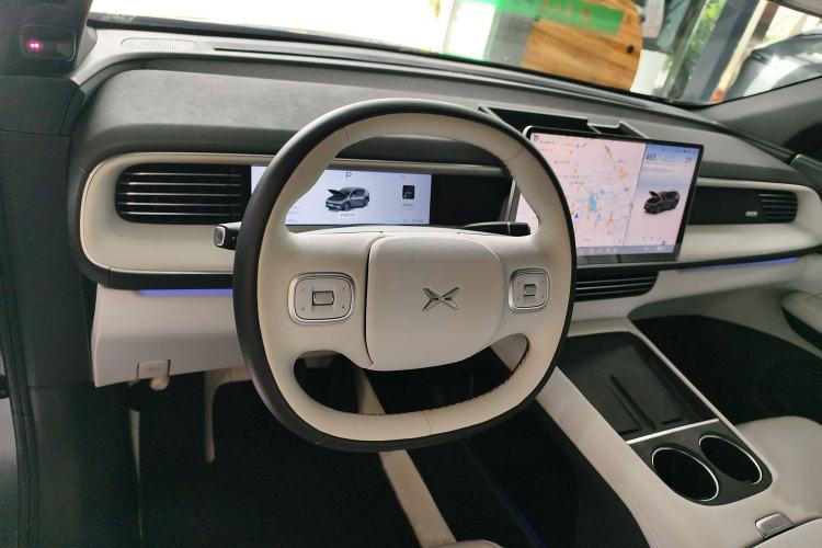 Used XPeng G6 2023 580 Long-Range Max Steering Wheel