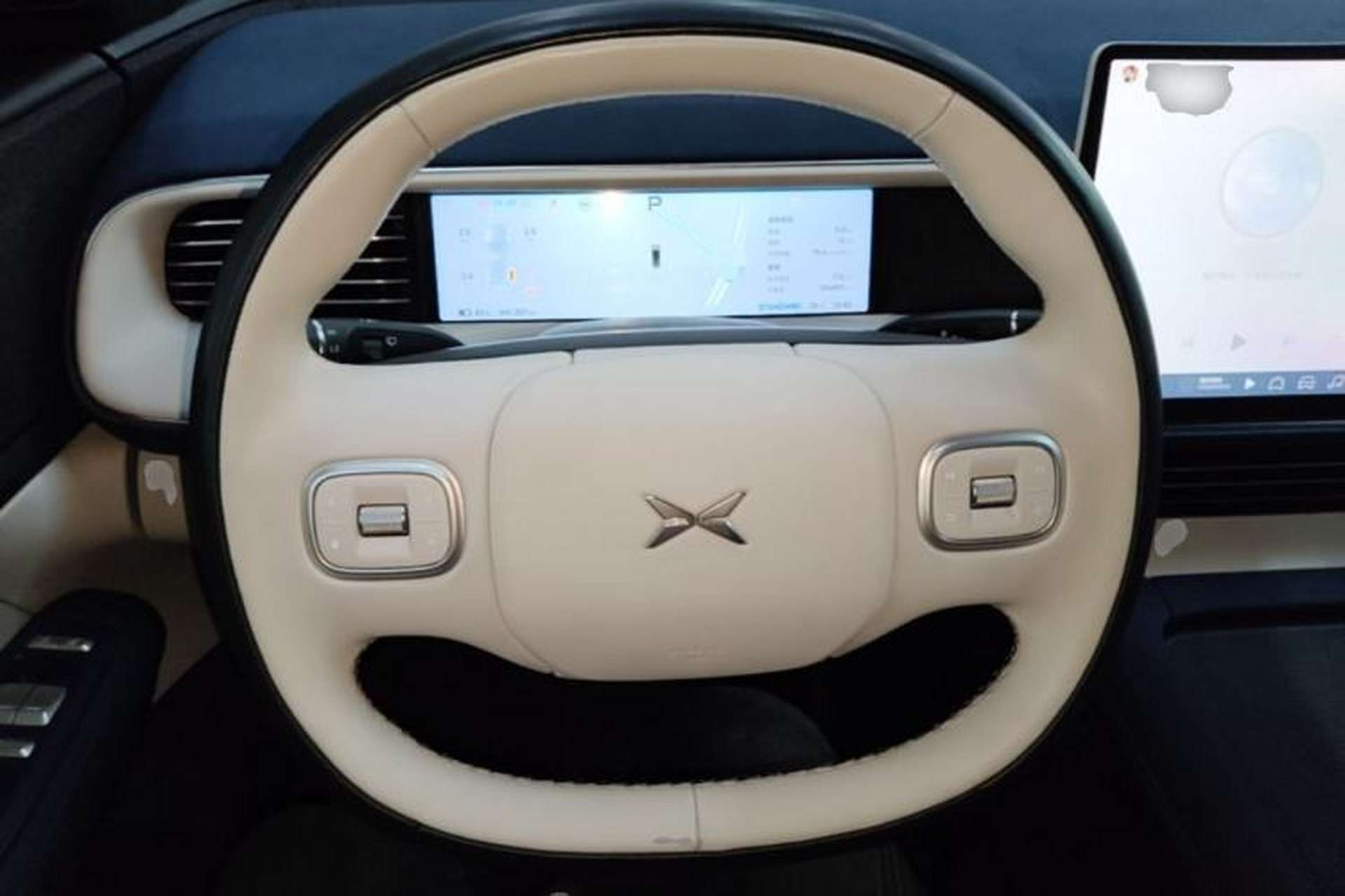 Used XPeng G6 2023 755 Ultra-Long Range Max Steering Wheel