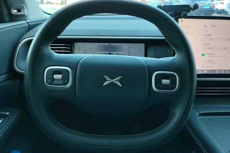 Used XPeng G6 2023 755 Ultra-Long Range Pro Steering Wheel