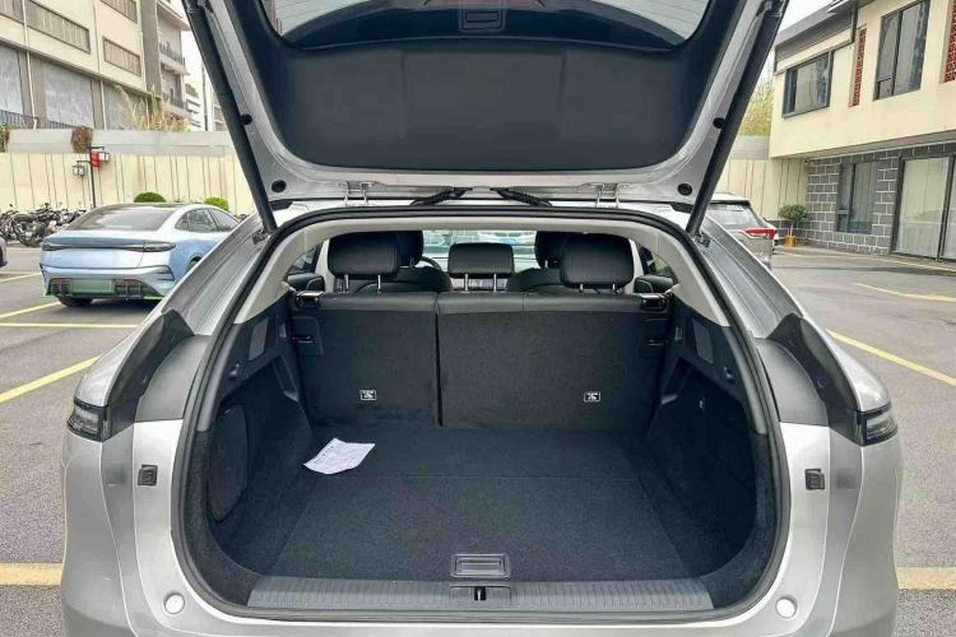 Used XPeng G6 2023 755 Ultra-Long Range Max Trunk