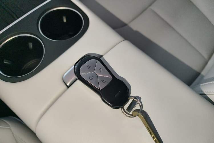 Used XPeng G6 2023 700 Four-Wheel Drive Performance Max Vehicle Key