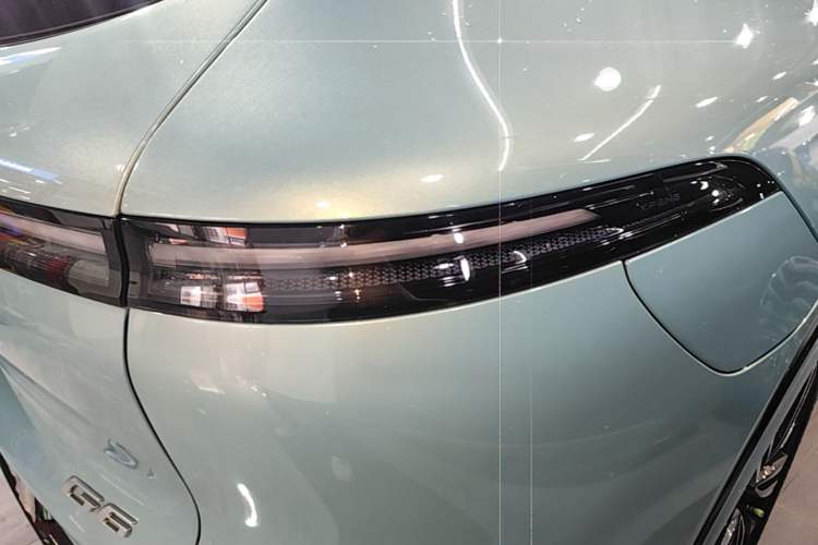 Used XPeng G6 2023 755 Ultra-Long Range Max Right Rear Taillight