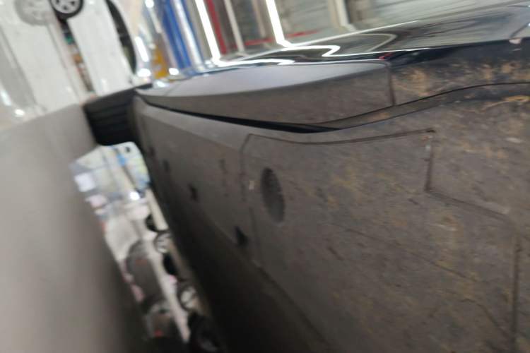 Used XPeng G6 2023 755 Ultra-Long Range Max Right Side Sill