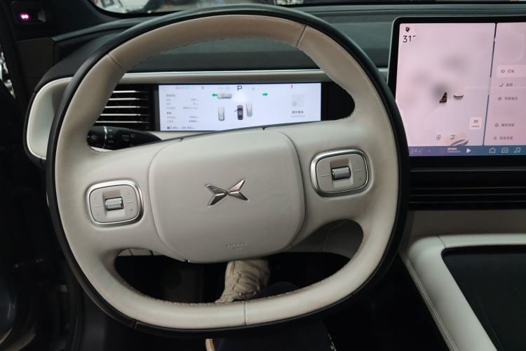 Used XPeng G6 2023 755 Ultra-Long Range Max Steering Wheel