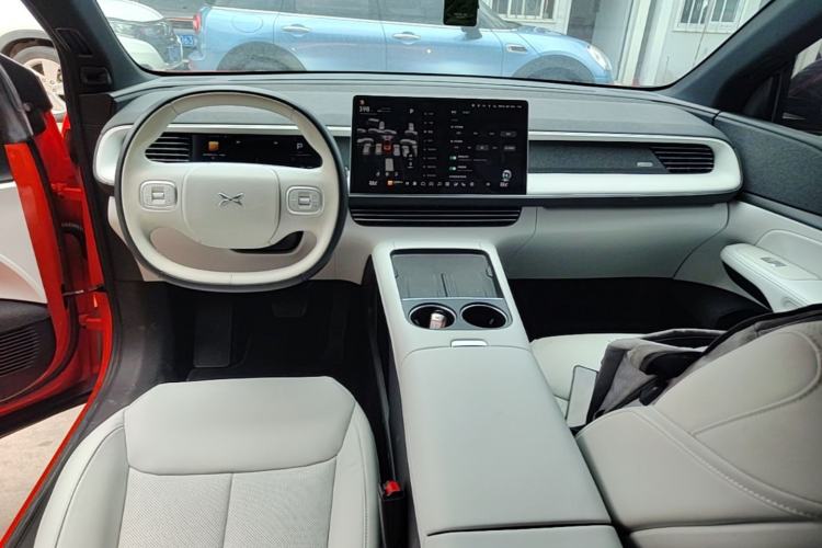 Used XPeng G6 2023 755 Ultra-Long Range Max Center Console