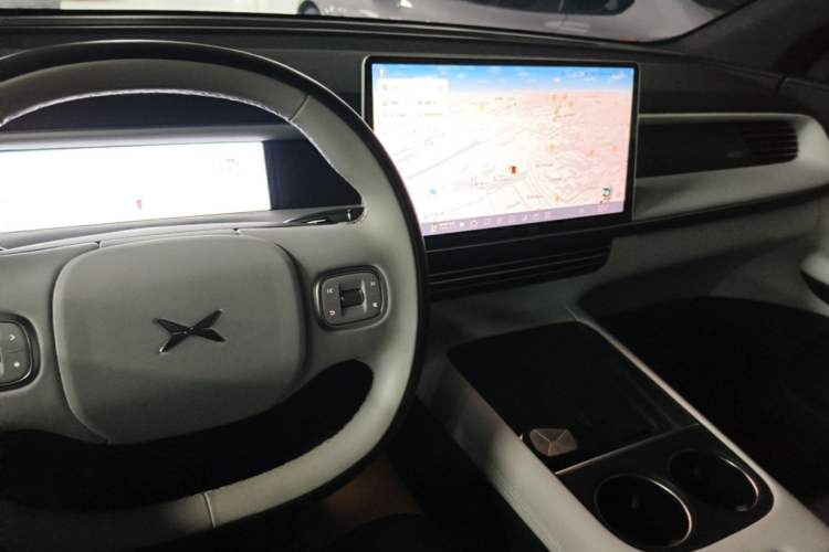Used XPeng G6 2023 580 Long-Range Max Center Console