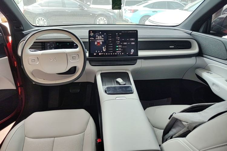 Used XPeng G6 2023 755 Ultra-Long Range Max Center Console