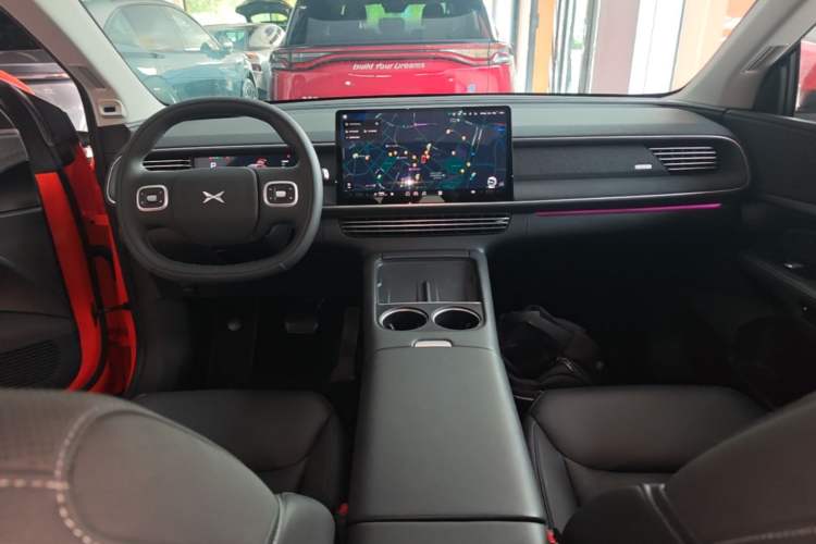 Used XPeng G6 2023 580 Long-Range Pro Center Console