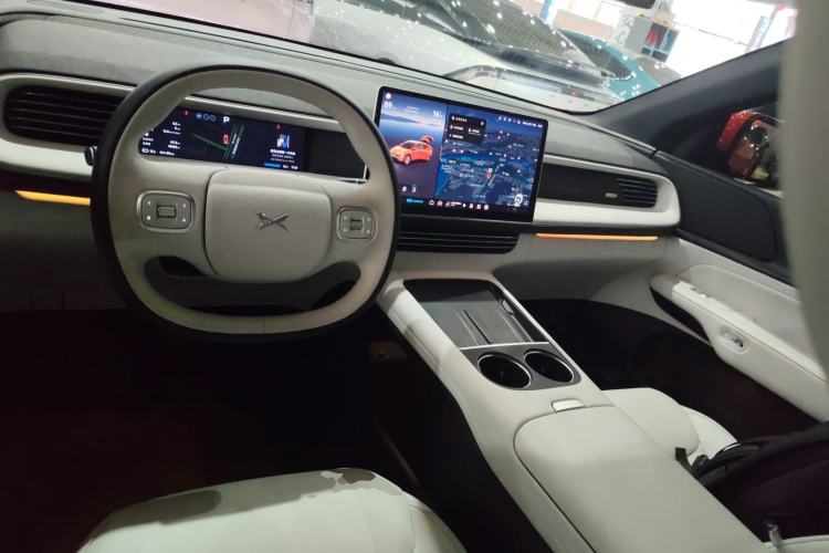 Used XPeng G6 2023 755 Ultra-Long Range Pro Center Console