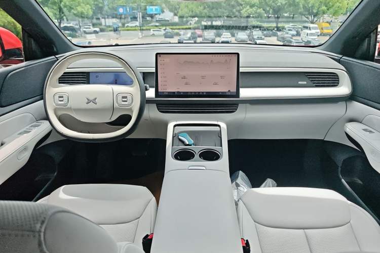 Used XPeng G6 2023 755 Ultra-Long Range Max Center Console
