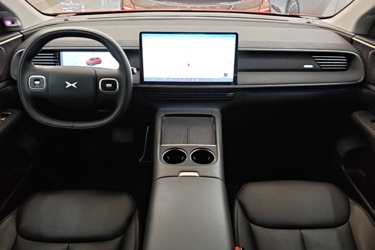 Used XPeng G6 2023 580 Long-Range Max Center Console