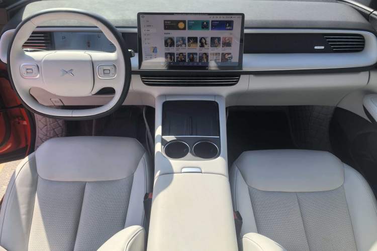 Used XPeng G6 2023 580 Long-Range Pro Interior 1