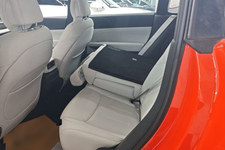 Used XPeng G6 2023 700 Four-Wheel Drive Performance Max Left Rear Seat