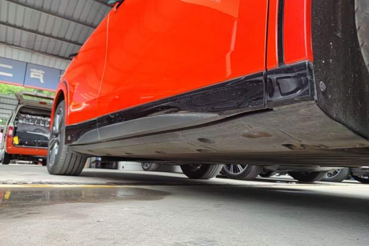 Used XPeng G6 2023 755 Ultra-Long Range Max Right Side Sill