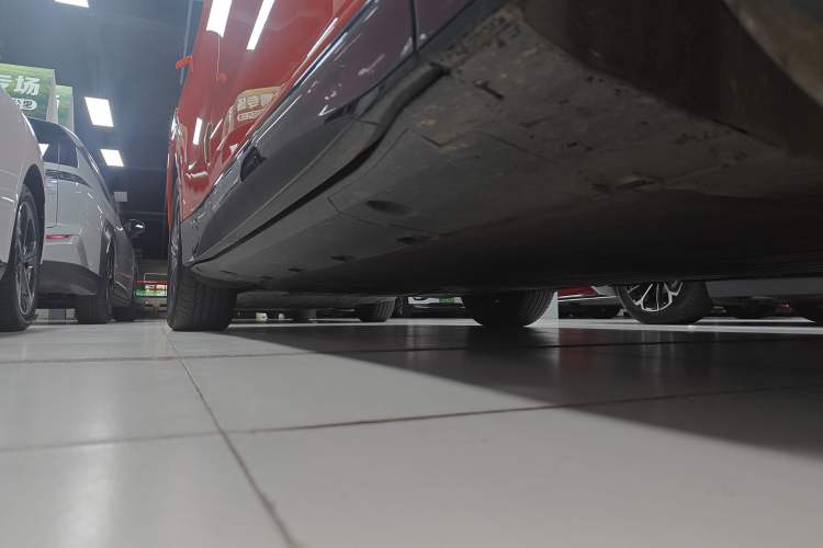 Used XPeng G6 2023 580 Long-Range Max Right Side Sill