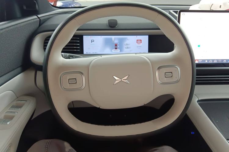 Used XPeng G6 2023 755 Ultra-Long Range Max Steering Wheel