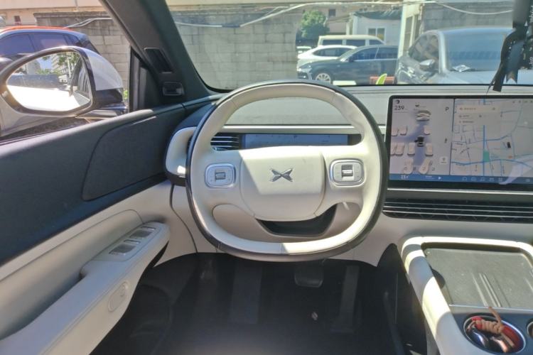 Used XPeng G6 2023 755 Ultra-Long Range Max Steering Wheel