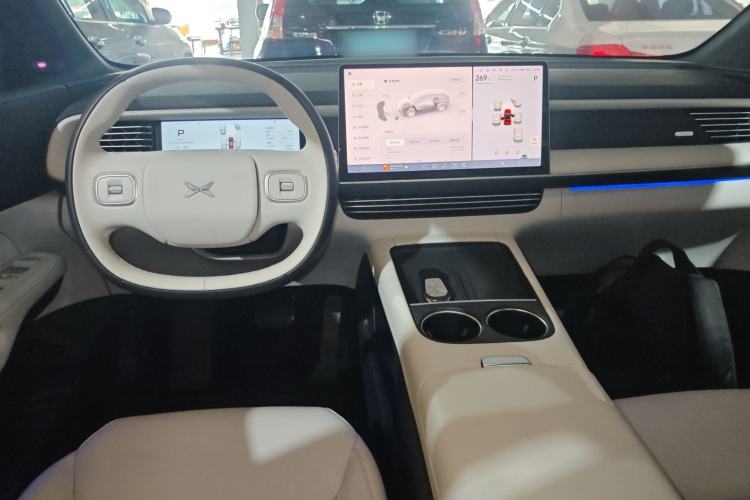 Used XPeng G6 2023 580 Long-Range Pro Center Console