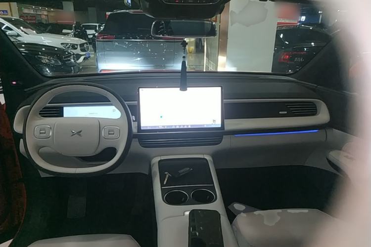 Used XPeng G6 2023 755 Ultra-Long Range Max Center Console