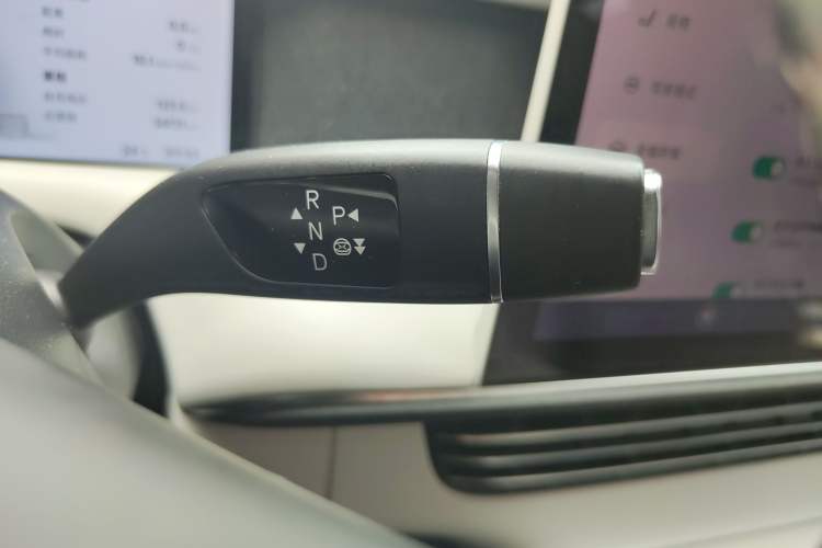 Used XPeng G6 2023 755 Ultra-Long Range Max Gear Lever