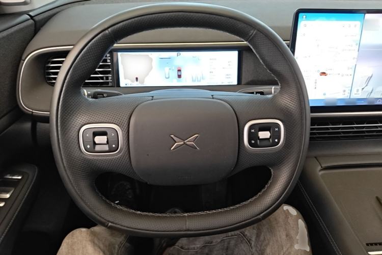 Used XPeng G6 2023 755 Ultra-Long Range Max Steering Wheel