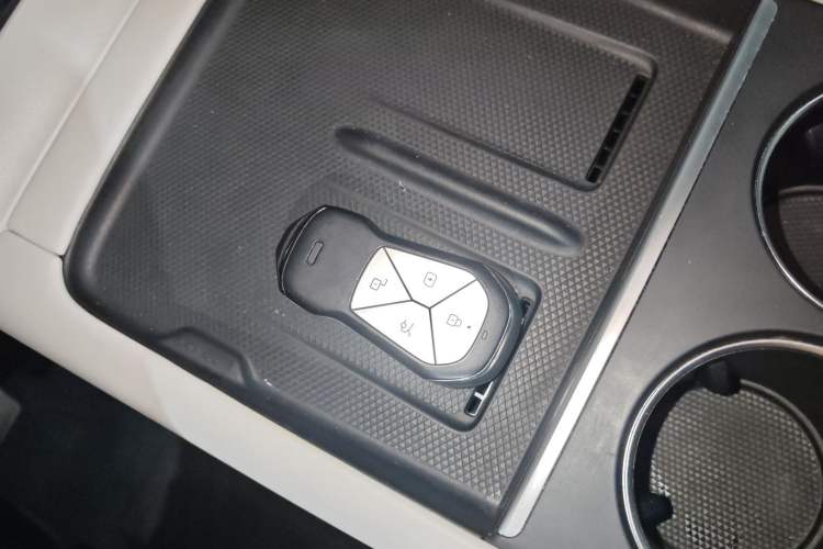 Used XPeng G6 2023 580 Long-Range Pro Vehicle Key