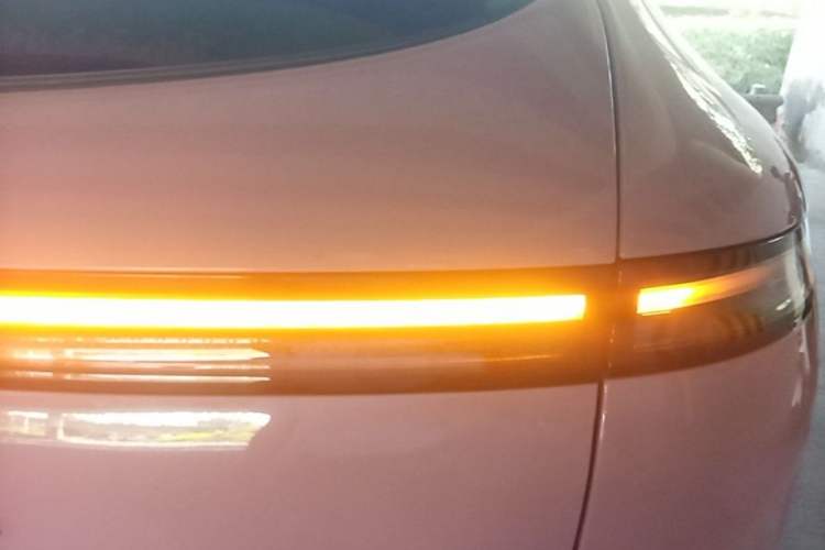 Used XPeng G6 2023 755 Ultra-Long Range Max Right Rear Taillight