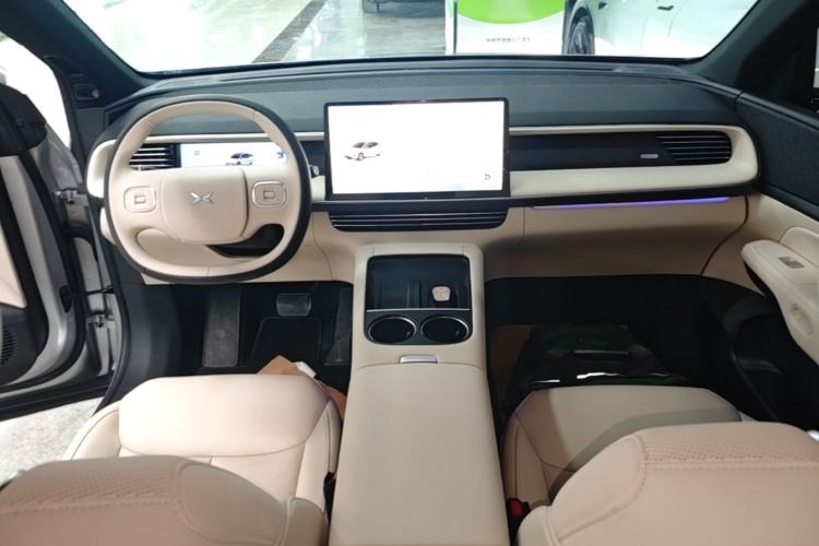 Used XPeng G6 2023 580 Long-Range Max Center Console