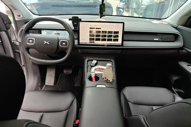 Used XPeng G6 2023 580 Long-Range Pro Center Console