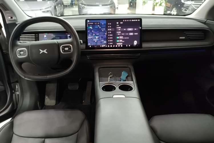 Used XPeng G6 2023 755 Ultra-Long Range Max Center Console