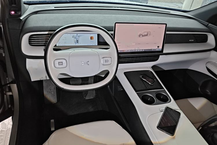 Used XPeng G6 2023 755 Ultra-Long Range Max Center Console