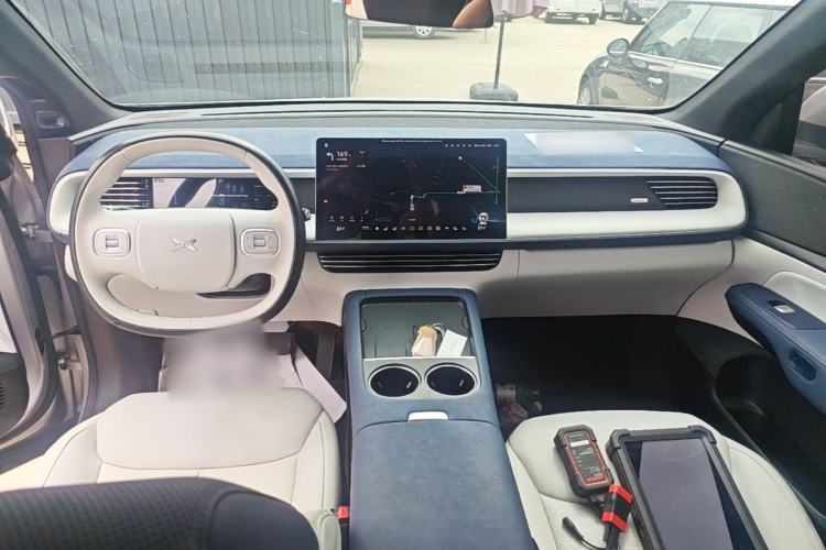 Used XPeng G6 2023 755 Ultra-Long Range Max Center Console