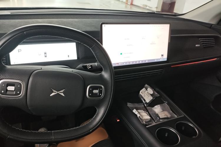 Used XPeng G6 2023 580 Long-Range Max Center Console