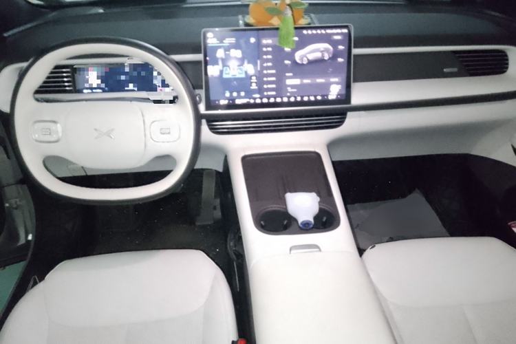 Used XPeng G6 2023 755 Ultra-Long Range Pro Center Console