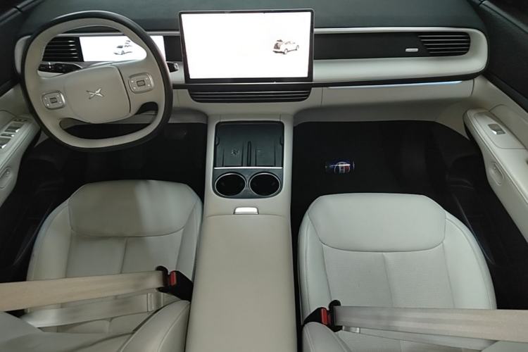 Used XPeng G6 2023 580 Long-Range Max Center Console