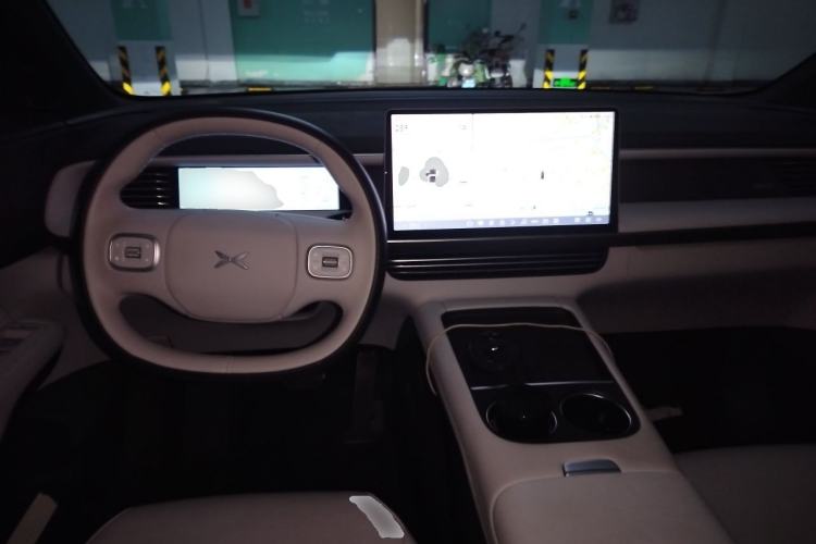 Used XPeng G6 2023 580 Long-Range Max Center Console