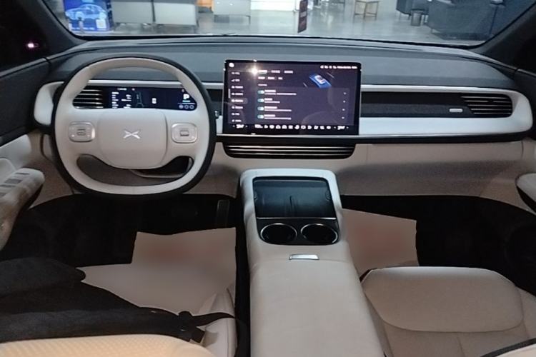 Used XPeng G6 2023 755 Ultra-Long Range Max Center Console