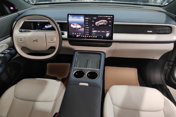 Used XPeng G6 2023 755 Ultra-Long Range Max Center Console