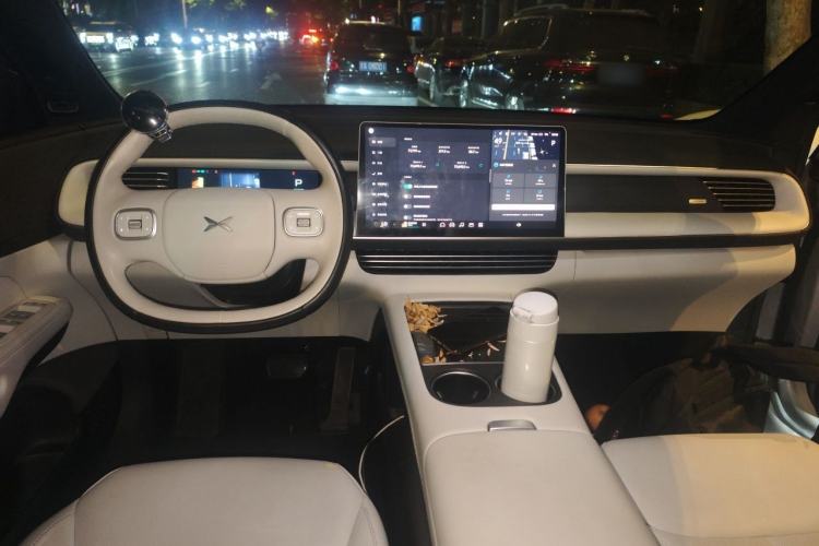 Used XPeng G6 2023 580 Long-Range Max Center Console
