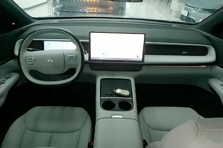Used XPeng G6 2023 755 Ultra-Long Range Pro Center Console