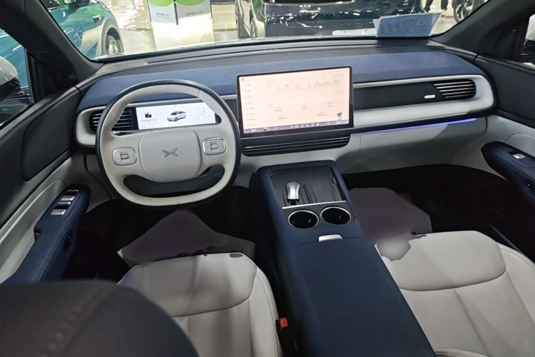 Used XPeng G6 2023 580 Long-Range Max Center Console