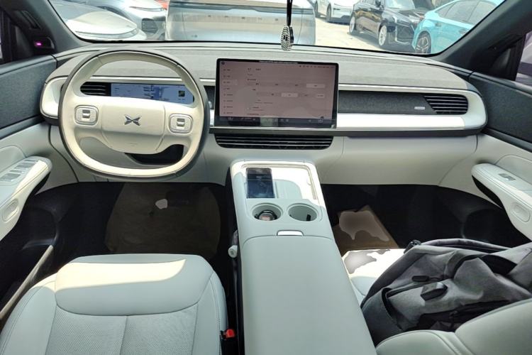 Used XPeng G6 2023 755 Ultra-Long Range Max Center Console