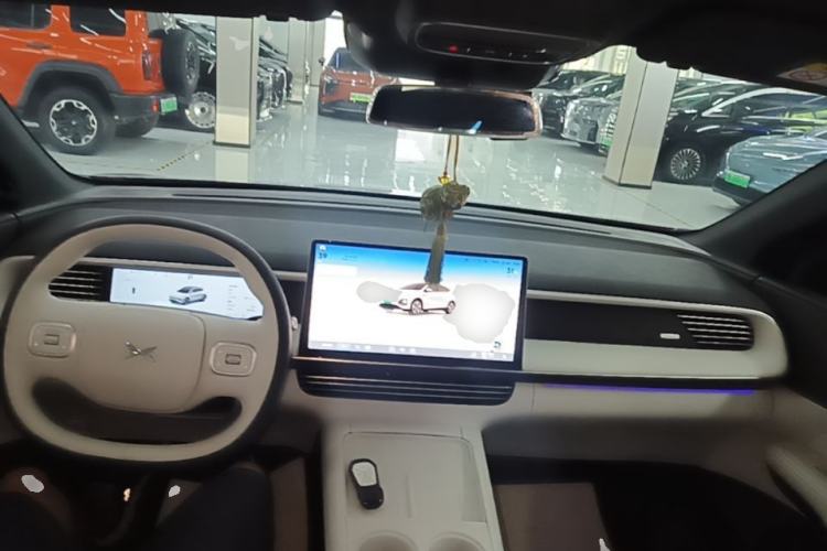 Used XPeng G6 2023 755 Ultra-Long Range Max Center Console