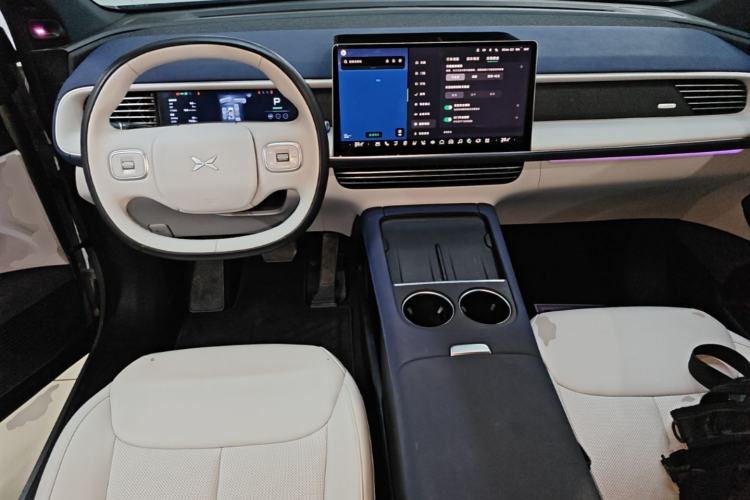 Used XPeng G6 2023 580 Long-Range Max Center Console